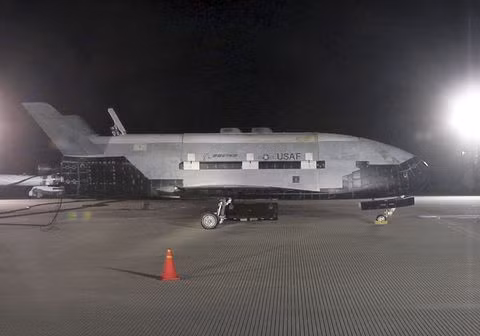 Tàu con thoi X-37B trở về Trái Đất