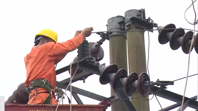 Thu hồi lỗ của EVN qua giá điện là đúng luật