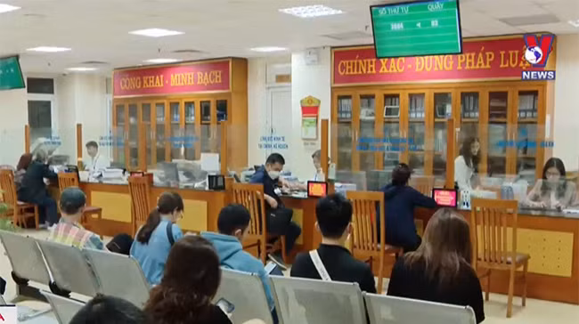 Khắc phục vướng mắc khi bỏ sổ hộ khẩu, sổ tạm trú