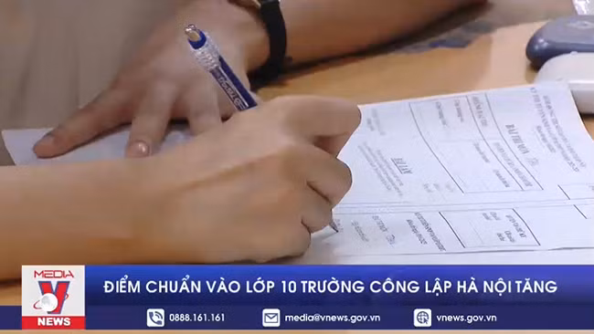 Điểm chuẩn vào lớp 10 trường công lập ở Hà Nội tăng mạnh