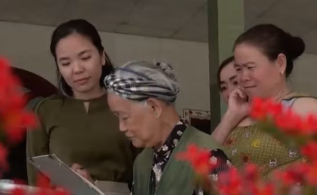 Nữ họa sĩ rong ruổi 63 tỉnh, thành khắc họa Mẹ Việt Nam anh hùng