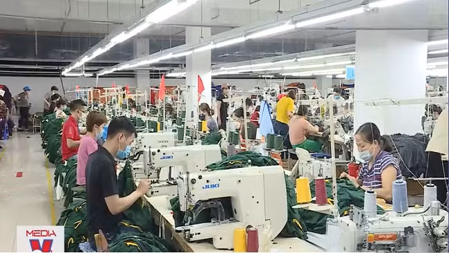 Công đoàn hỗ trợ tiền cho lao động giảm giờ làm, mất việc