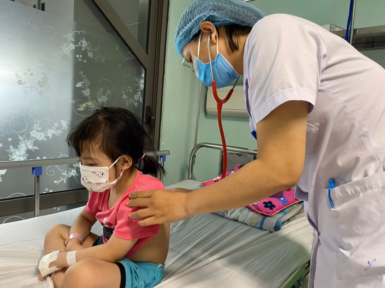 Bác sĩ nói gì về bệnh viêm phổi do Mycoplasma đang khiến nhiều người lo lắng