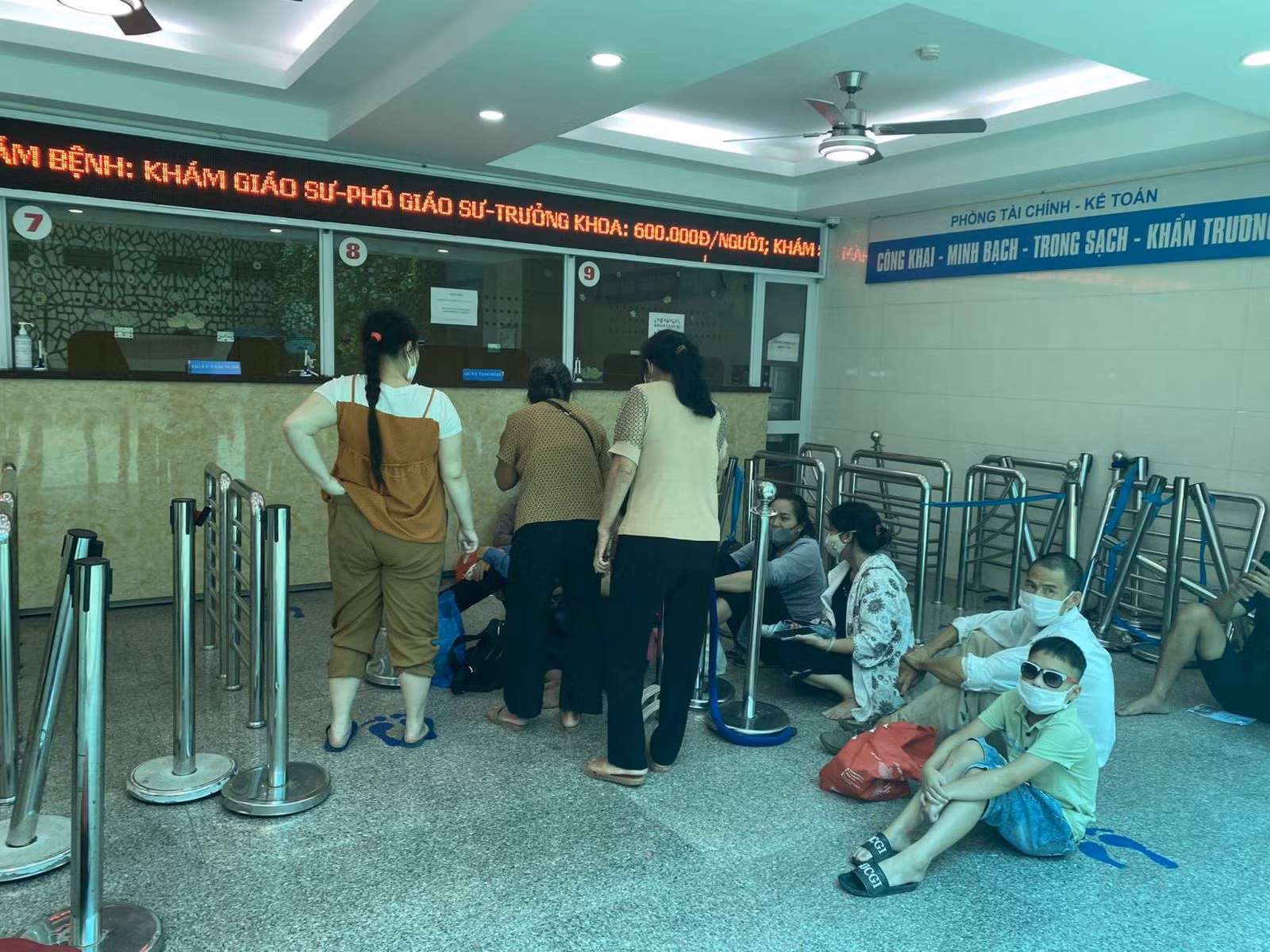Chống lạm dụng tăng giá khám, chữa bệnh theo yêu cầu