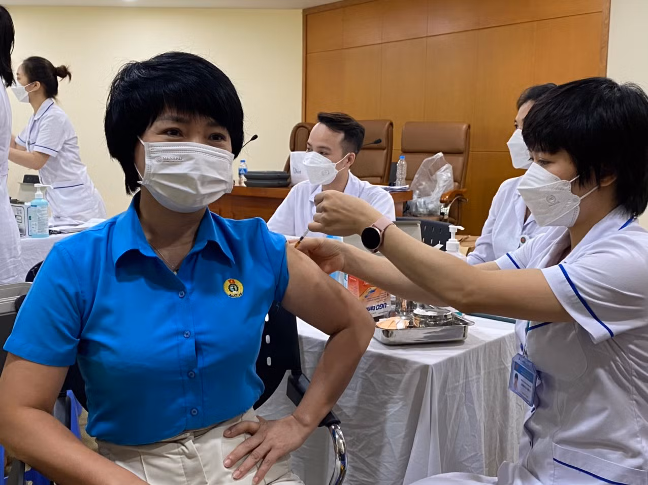 Phát động chiến dịch tiêm nhắc lại mũi 3, mũi 4 vaccine phòng COVID-19 cho người lao động