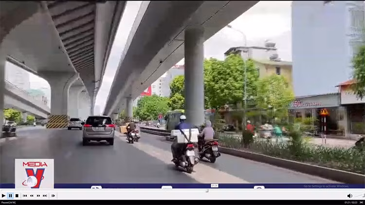 Những ‘mái che’ khổng lồ giúp người đi đường giải nhiệt vì nắng nóng