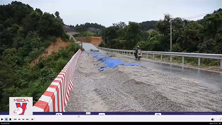 Xuất hiện nhiều điểm sụt sạt trên quốc lộ 279B ở Điện Biên