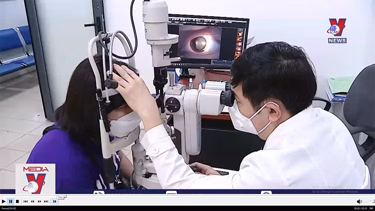 Bệnh nhân đục thủy tinh thể ngày càng trẻ hóa