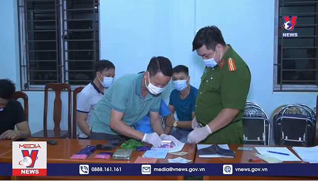 Bắt nguyên Chủ tịch xã mua bán ma túy