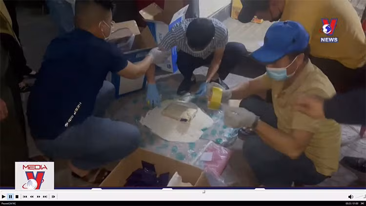 Giao nộp 2 đối tượng cùng tang vật gần 12.000 viên ma túy