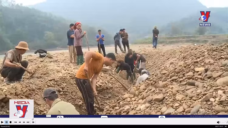 Người dân lại đổ về Lục Yên tìm đá quý