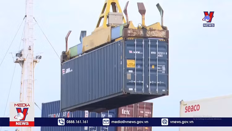 Bộ Tài chính đề xuất giảm 35 khoản phí, lệ phí