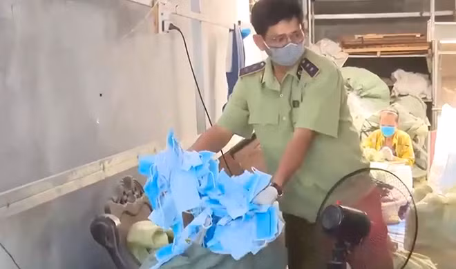 Long An mở rộng điều tra vụ việc 2 cơ sở tái chế khẩu trang