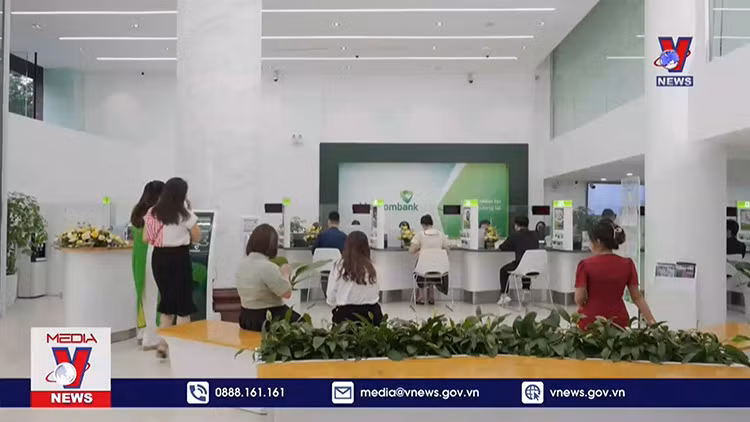 Lãi suất tiết kiệm hạ nhiệt, lượng tiền gửi vẫn tăng