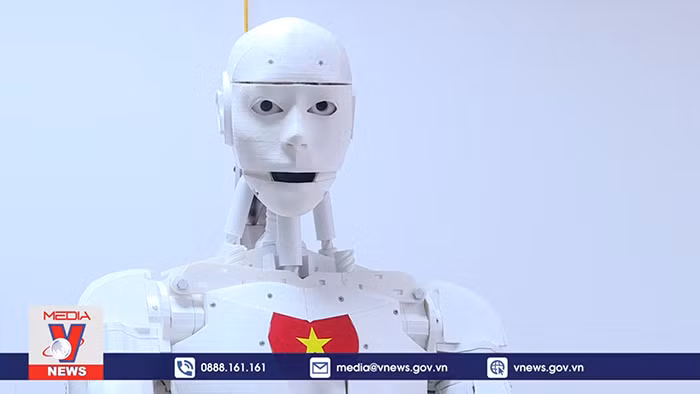 Robot Việt Nam biết giải toán, đọc thơ