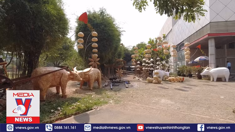 Độc đáo linh vật đường hoa Nguyễn Huệ tết Tân Sửu 2021