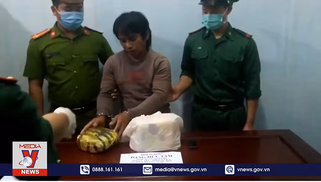 Kon Tum bắt giữ đối tượng vận chuyển 2 kg ma túy