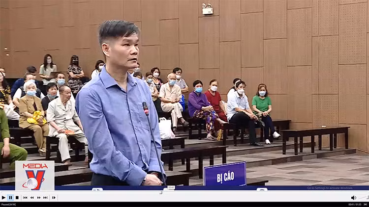 ‘Tiến sĩ dạy làm giàu’ bị phạt tù chung thân vì lừa đảo
