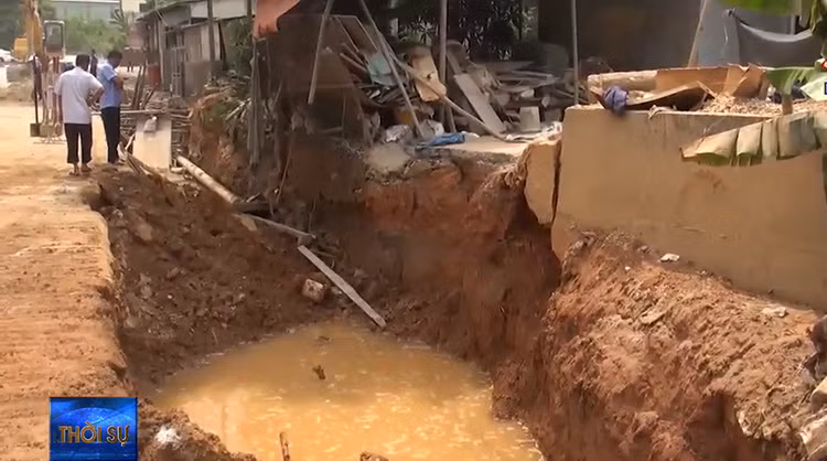 Sập bờ kè đất tại Yên Bái, 2 người thương vong