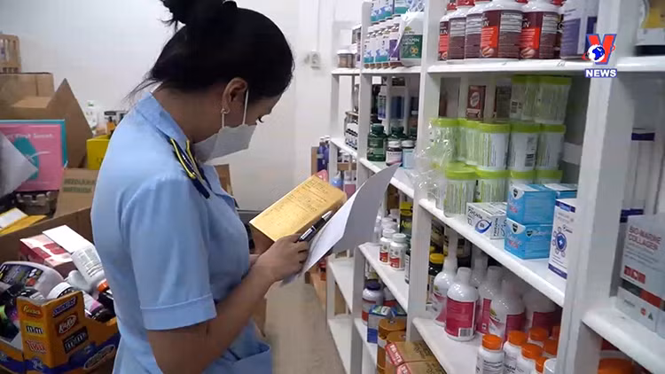 Phát hiện một cửa hàng bán thực phẩm chức năng nghi nhập lậu