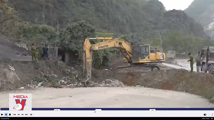 Bắt quả tang công ty xả gần 412 tấn chất thải ra môi trường