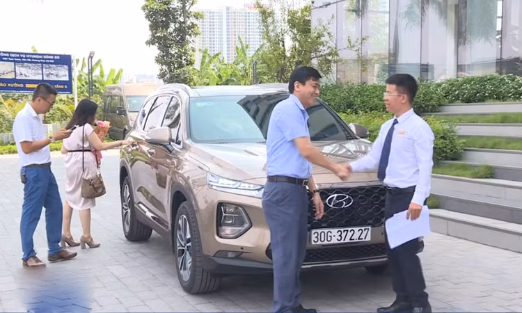 Giảm lệ phí trước bạ, người mua ô tô tăng