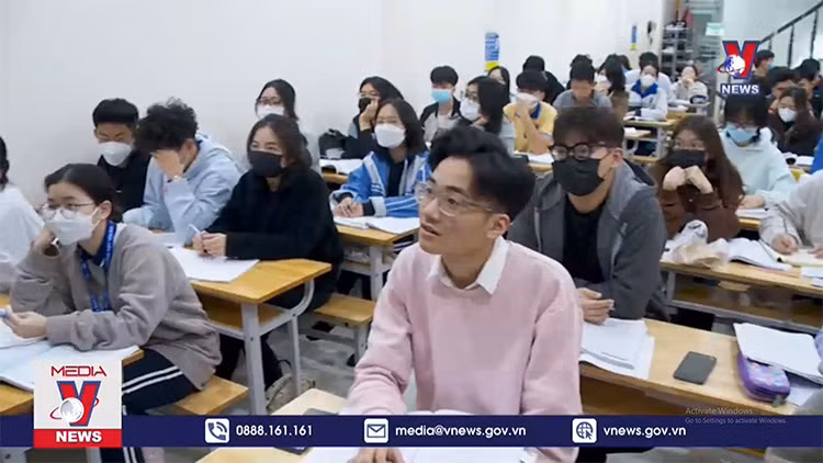 Áp lực ôn thi của học sinh lớp 12 nhân đôi