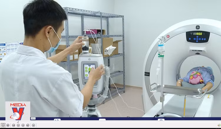 Thổi giá thiết bị y tế - lỗ hổng của xã hội hóa