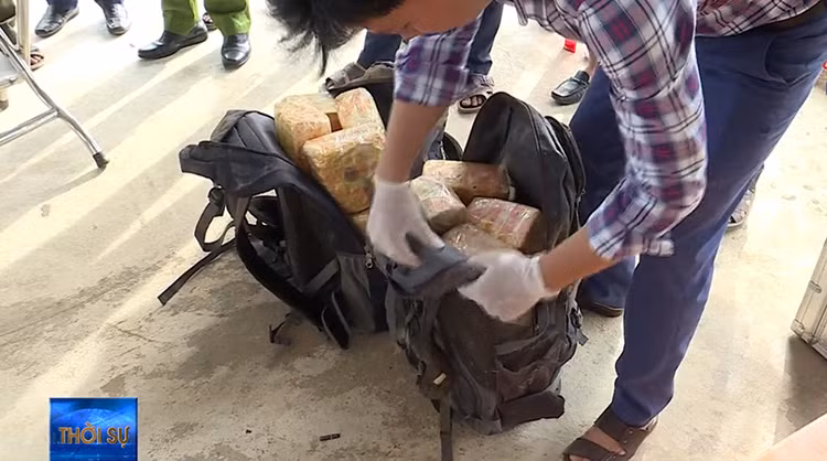 Hà Tĩnh bắt vụ vận chuyển 31 kg ma túy