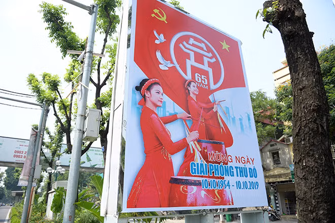 Hà Nội rực rỡ cờ hoa chào mừng 65 năm Ngày giải phóng Thủ đô