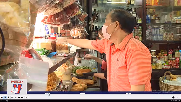 Bánh mì - món ăn đường phố đáng tự hào của người Việt