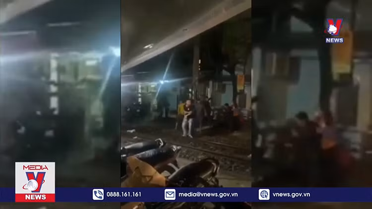 Nhân viên gác tàu bị hành hung