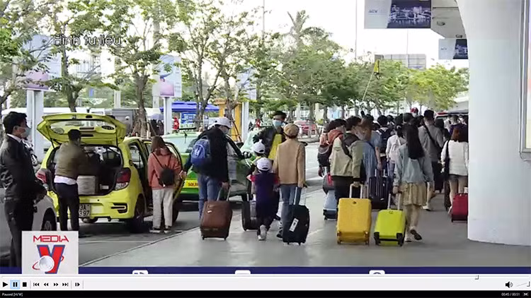 Trả lại tiền cho du khách nước ngoài bị ‘chặt chém’ giá cước taxi
