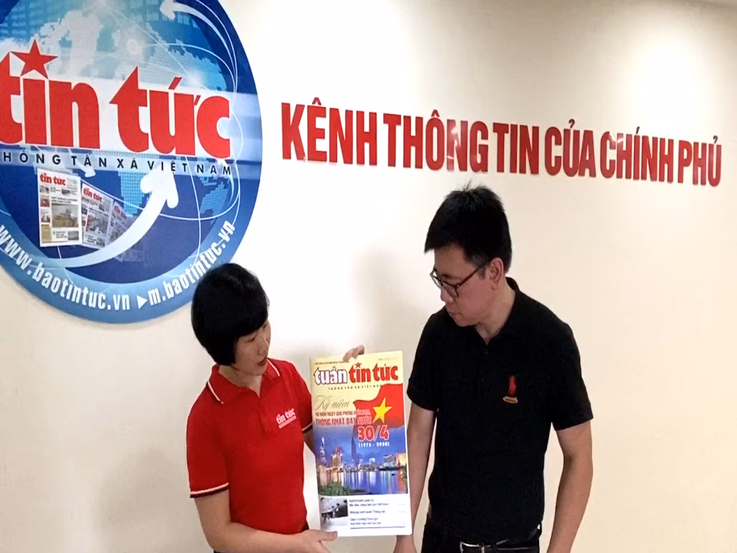 Lá cờ Tổ quốc lan tỏa tình yêu đất nước tới mỗi độc giả báo Tin tức