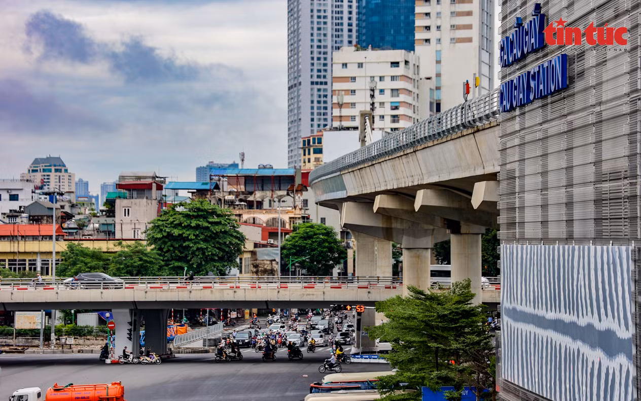 Trải nghiệm 8 nhà ga trên cao tuyến Metro Nhổn-ga Hà Nội