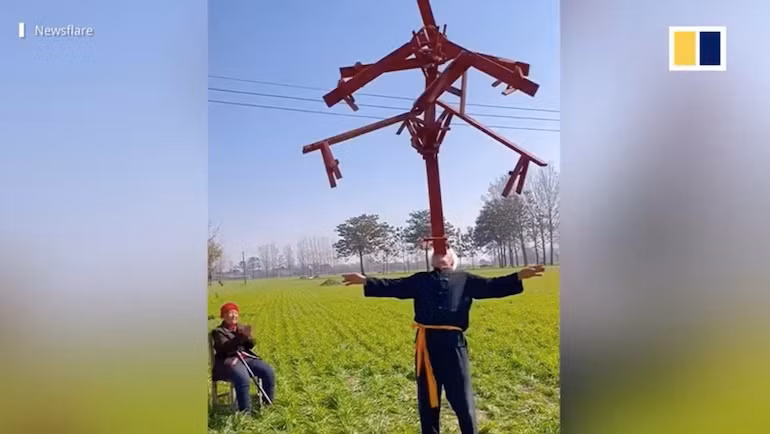Video người đàn ông 65 tuổi biểu diễn xiếc siêu đỉnh gây 'sốt' ở Trung Quốc