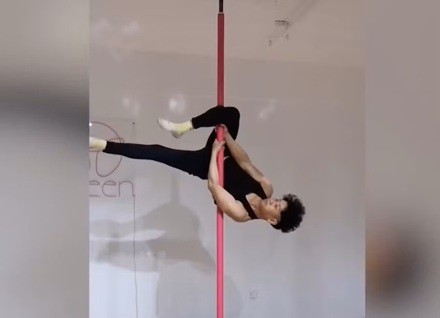 Ngỡ ngàng với khả năng múa cột siêu đỉnh của cụ ông 72 tuổi ở Trung Quốc