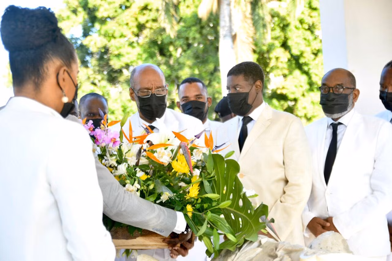 Thủ tướng Haiti vội vàng sơ tán khi băng đảng nổ súng giữa thủ đô