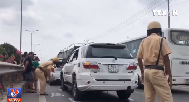 Tai nạn liên hoàn, cao tốc TP Hồ Chí Minh - Long Thành - Dầu Giây kẹt cứng
