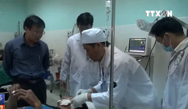 Xe khách lao xuống vực khiến 20 người thương vong