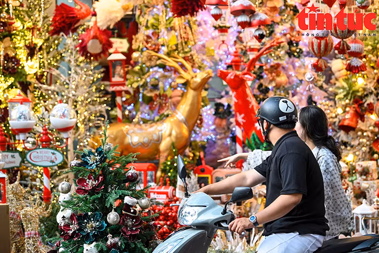Hà Nội rực rỡ sắc màu dịp Noel