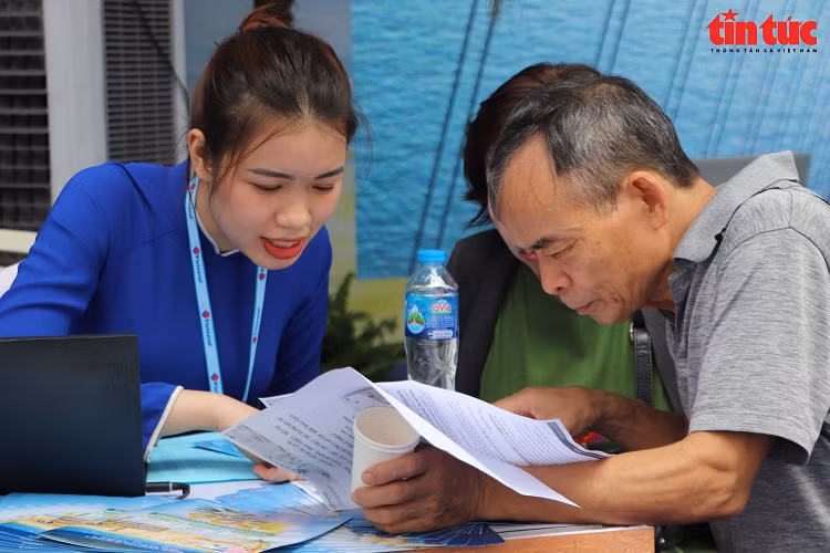 Vé máy bay nội địa tăng, khách du lịch 'săn' tour đường bộ giá rẻ