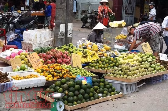 Thị trường Rằm tháng 7: Hoa tươi, trái cây tăng giá nhẹ ảnh 1
