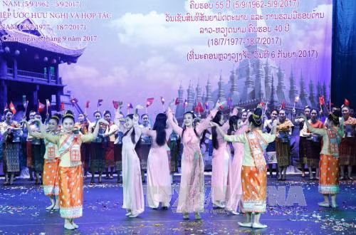Mít tinh trọng thể kỷ niệm Năm đoàn kết, hữu nghị Việt Nam - Lào 2017 ảnh 1