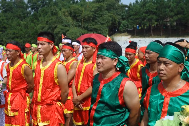Tái hiện lễ hội bơi chải truyền thống ảnh 3