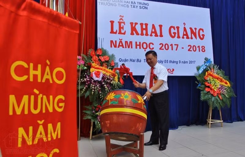 Ấm áp tình thầy trò trong lễ khai giảng của ngôi trường có khoảng sân ‘tí hon’ ảnh 6