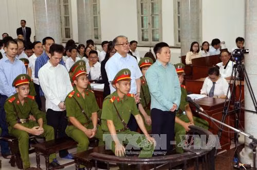 Phiên tòa xét xử Hà Văn Thắm và các đồng phạm: Làm rõ việc chi tiền 'chăm sóc khách hàng' ngoài lãi suất ảnh 1