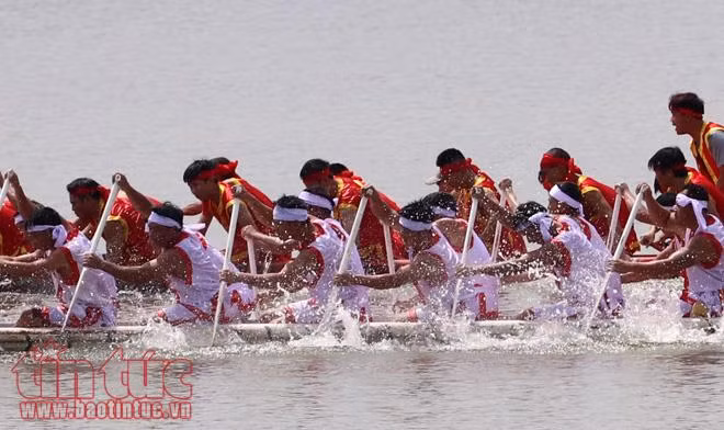 Tái hiện lễ hội bơi chải truyền thống ảnh 9