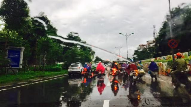 Bắc Bộ mưa dông diện rộng từ đêm 9/9, Hà Nội dễ xảy ra gió giật mạnh ảnh 1