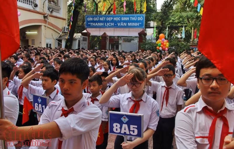 Ấm áp tình thầy trò trong lễ khai giảng của ngôi trường có khoảng sân ‘tí hon’ ảnh 4